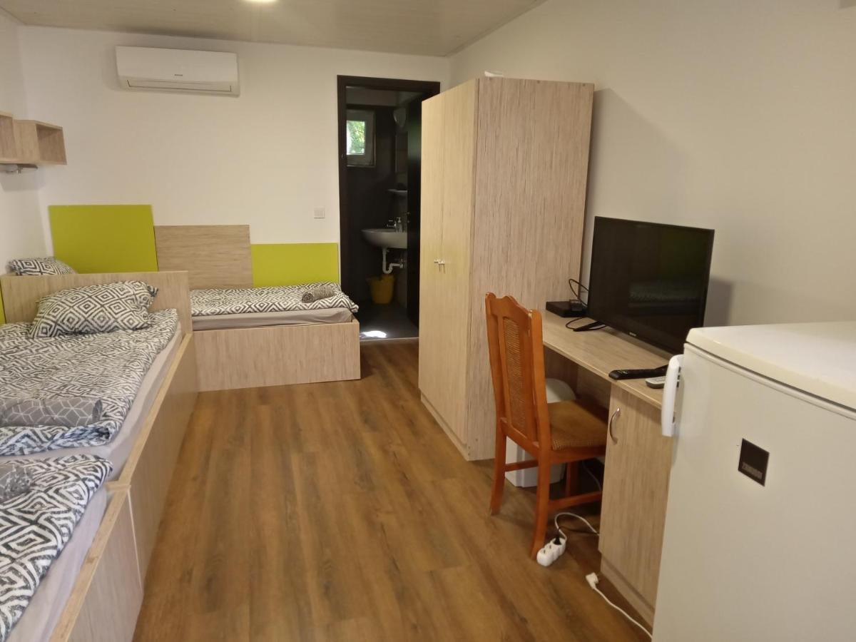 Tiszaliget Apartman Es Szallo โซลนอค ภายนอก รูปภาพ