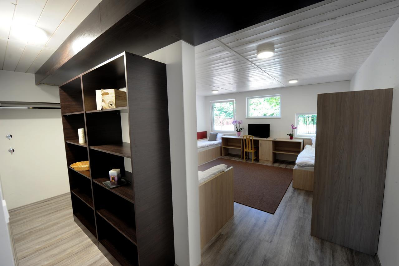 Tiszaliget Apartman Es Szallo โซลนอค ภายนอก รูปภาพ