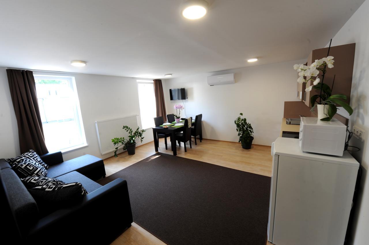 Tiszaliget Apartman Es Szallo โซลนอค ภายนอก รูปภาพ