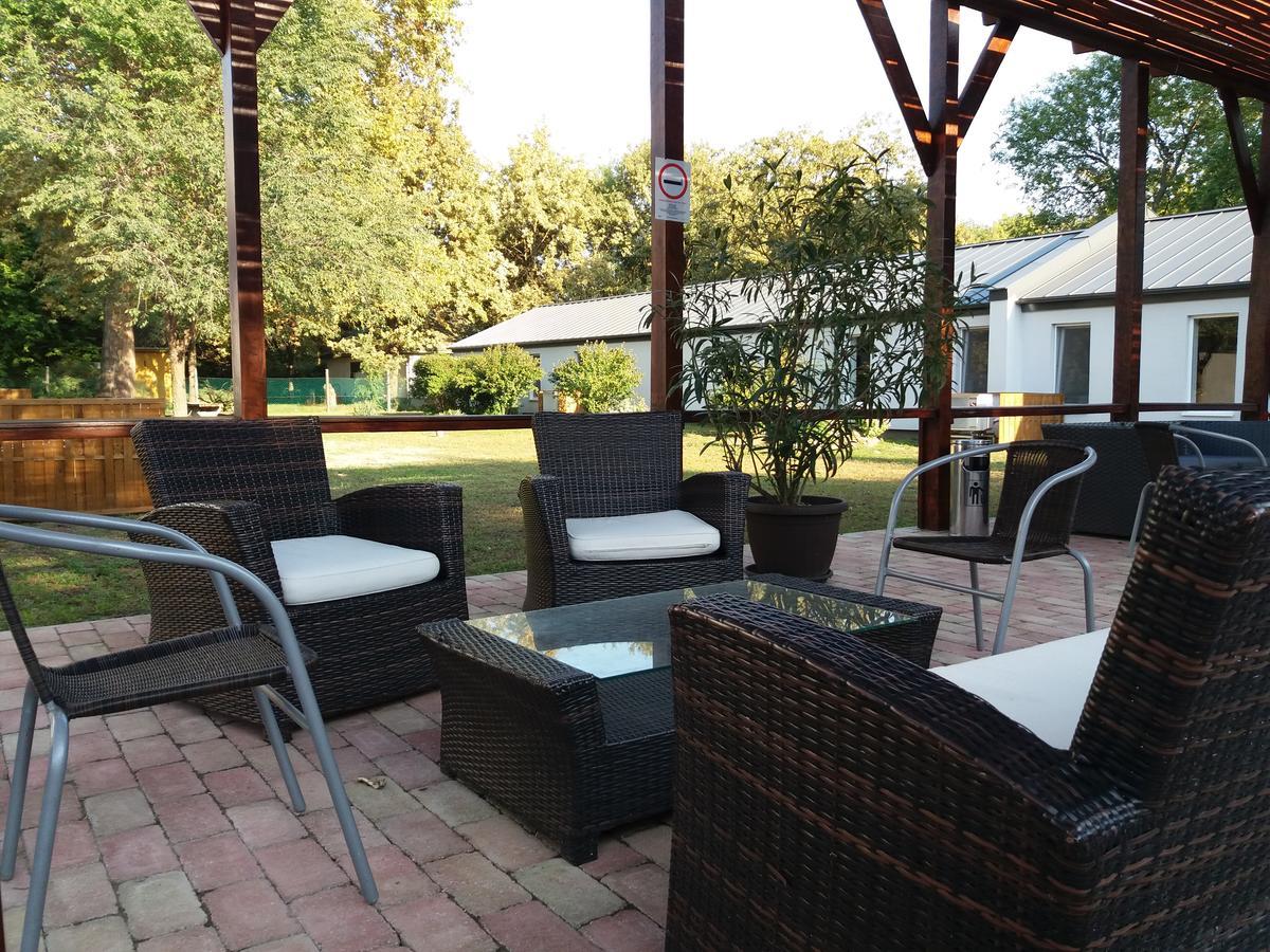 Tiszaliget Apartman Es Szallo โซลนอค ภายนอก รูปภาพ