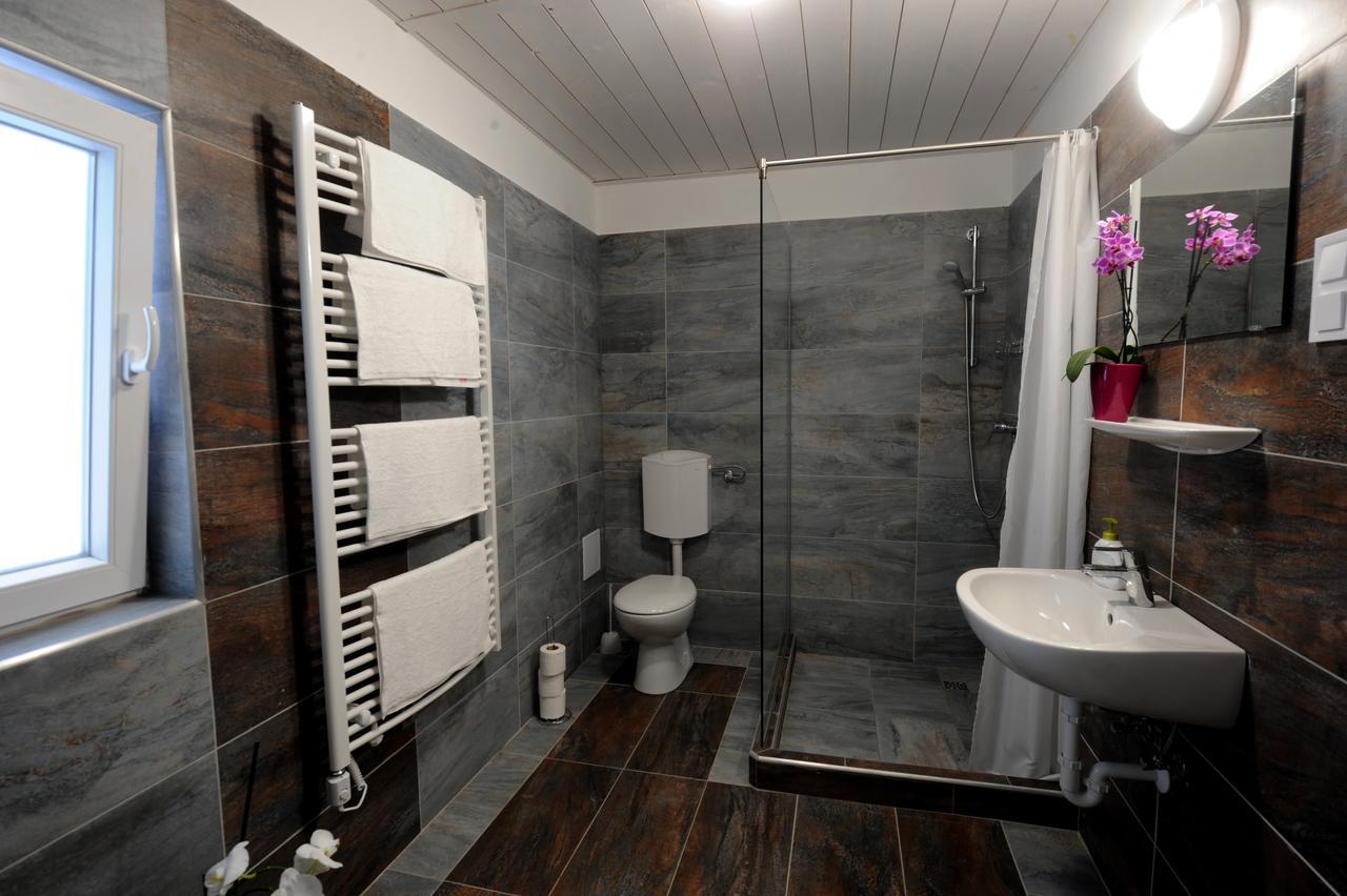 Tiszaliget Apartman Es Szallo โซลนอค ภายนอก รูปภาพ